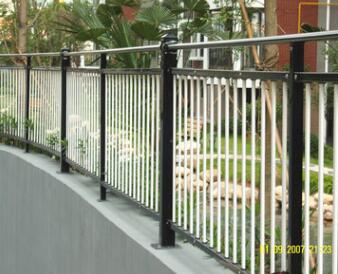 长期供应 锌钢阳台铁艺护栏 精致铁艺家庭护栏栏杆 蓝色锌钢护栏