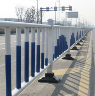 锌钢道路护栏 厂家定制马路中央隔离护栏 市政道路护栏