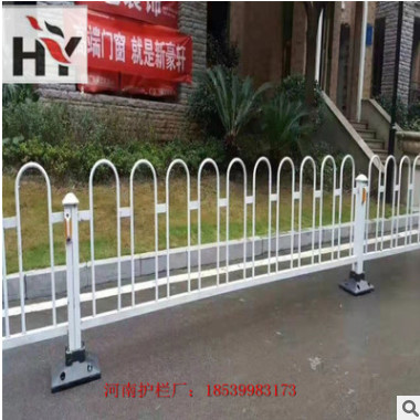 郑州中牟厂家直销道路隔离护栏 市政交通栏杆 广告板护栏现货