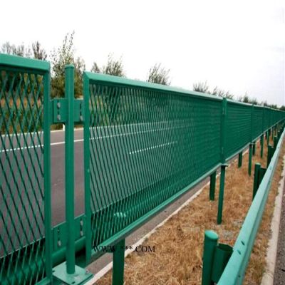 耀科 踏板铝板网 喷塑小区钢板护栏网 公路框架护栏网 ** 山东